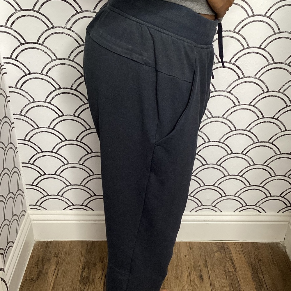 Lululemon Athletica Navy Jogger Pants – Size Medium - Picture 5 of 6
